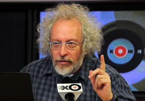 Putin Critics Join U.S. Theorist as Top Nobel Peace Contenders