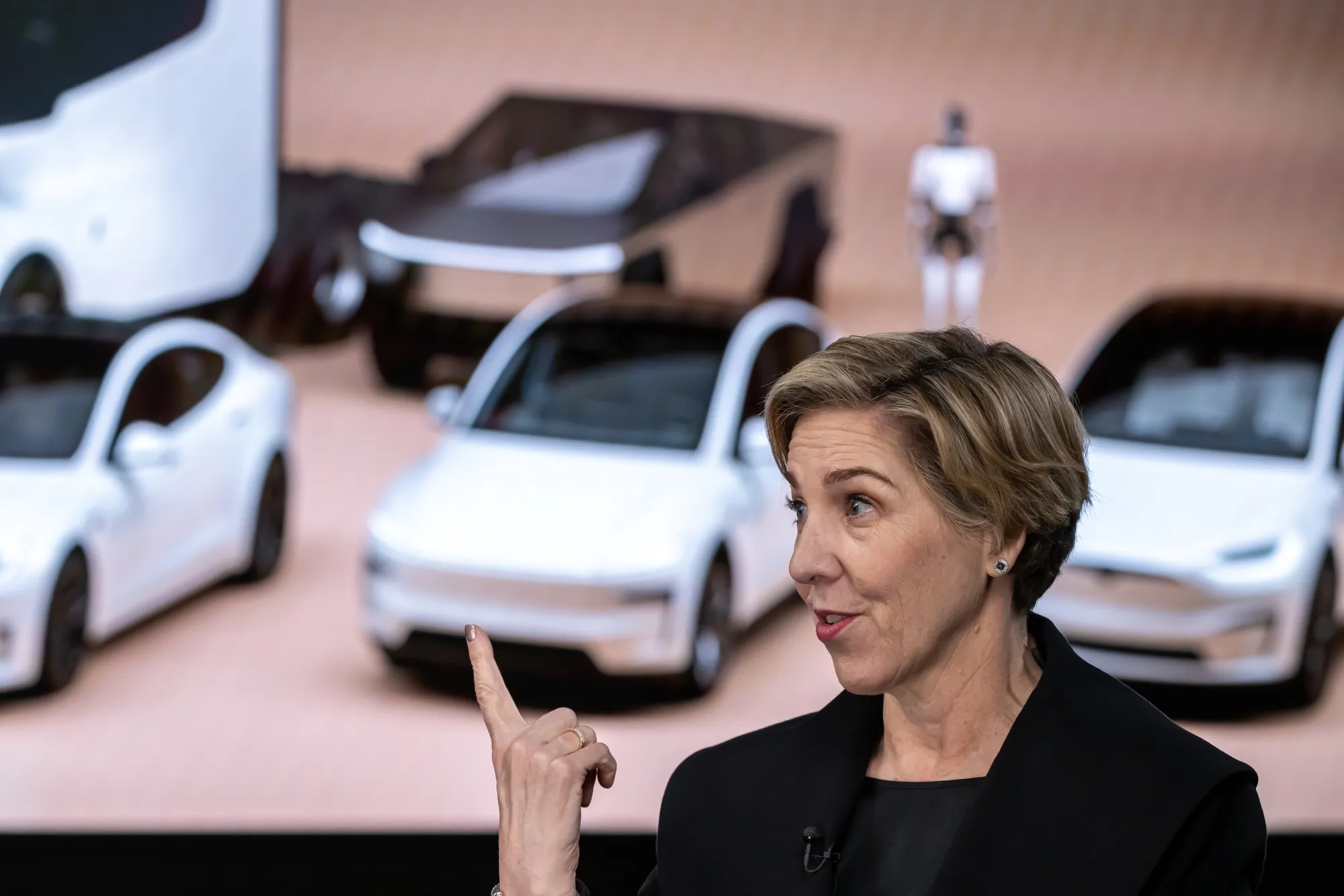 テスラのAI・ロボティクス転換、できるのはマスク氏だけ－会長 - Bloomberg