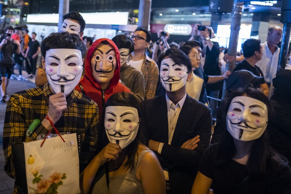 Hong Kong Sees Chaotic Halloween as China Hints at New Measures - Bloomberg