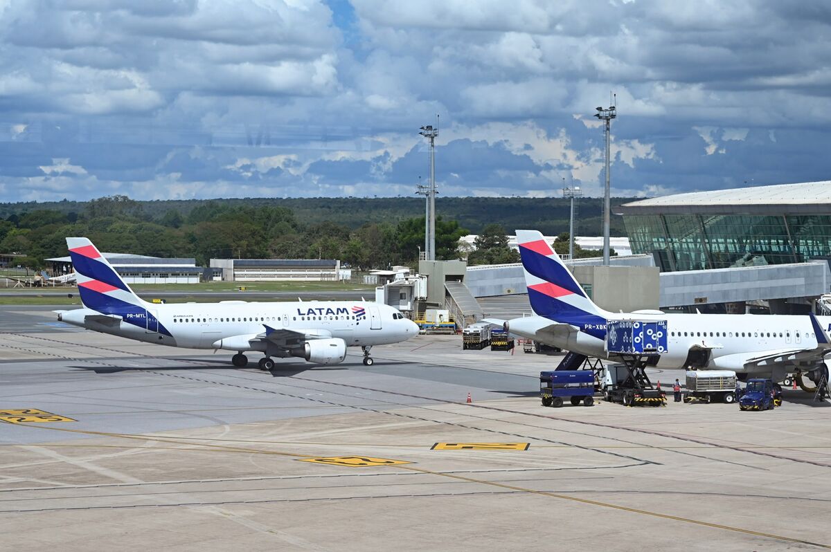 bloomberg.com - Carolina Gonzalez - Out of Bankruptcy, Latam Soars 76% and Dominates Rival Airlines