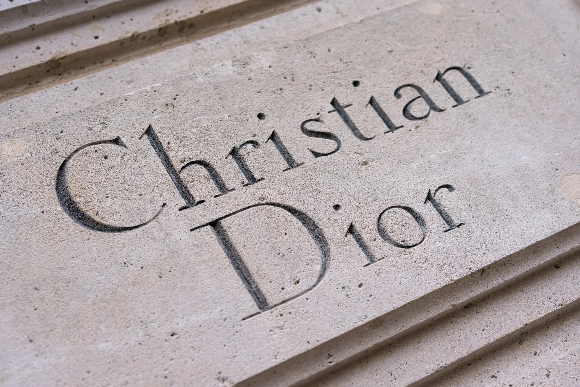 クリスチャン・ディオールにサイバー攻撃－顧客データが一部流出