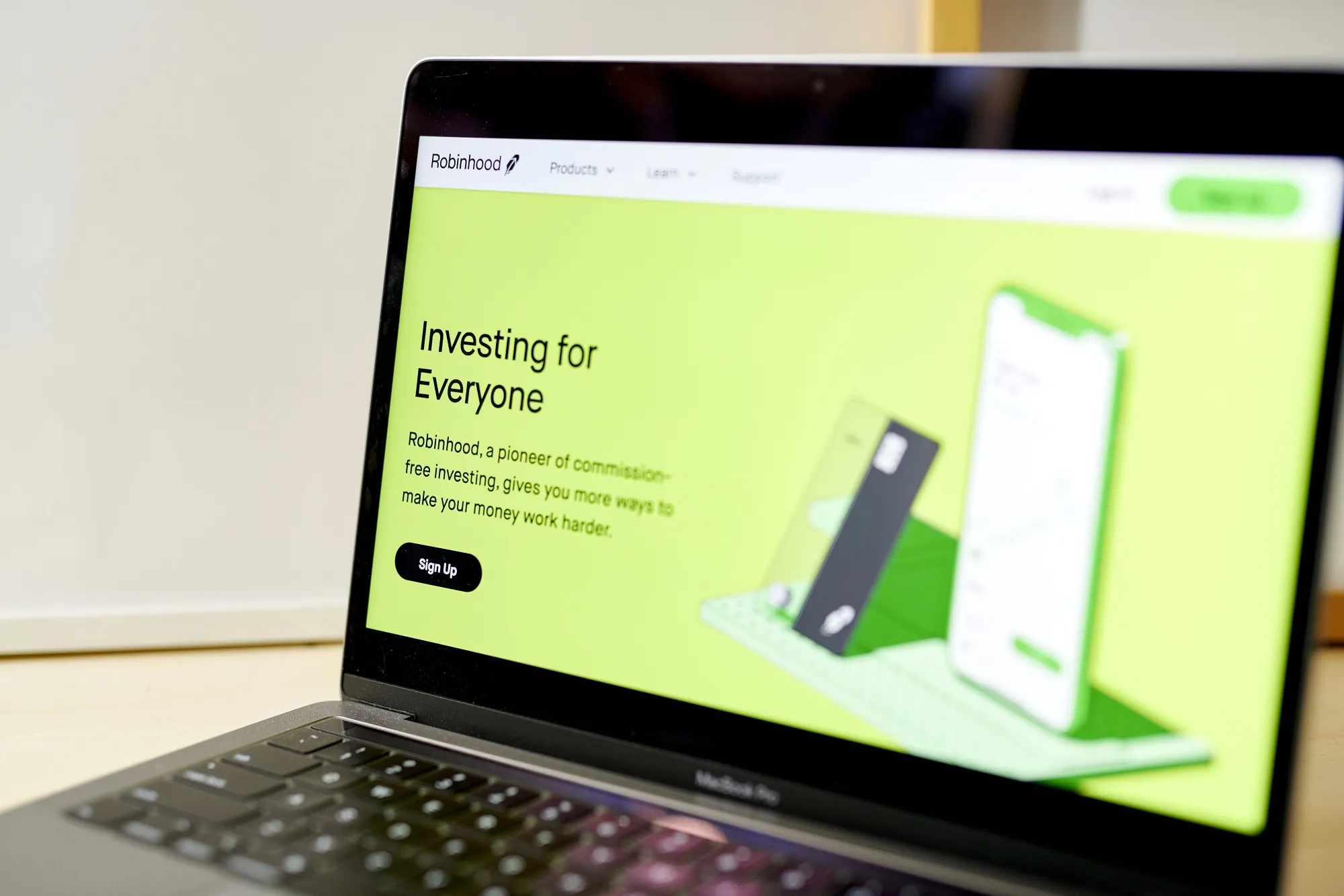 The website home screen for Robinhood.