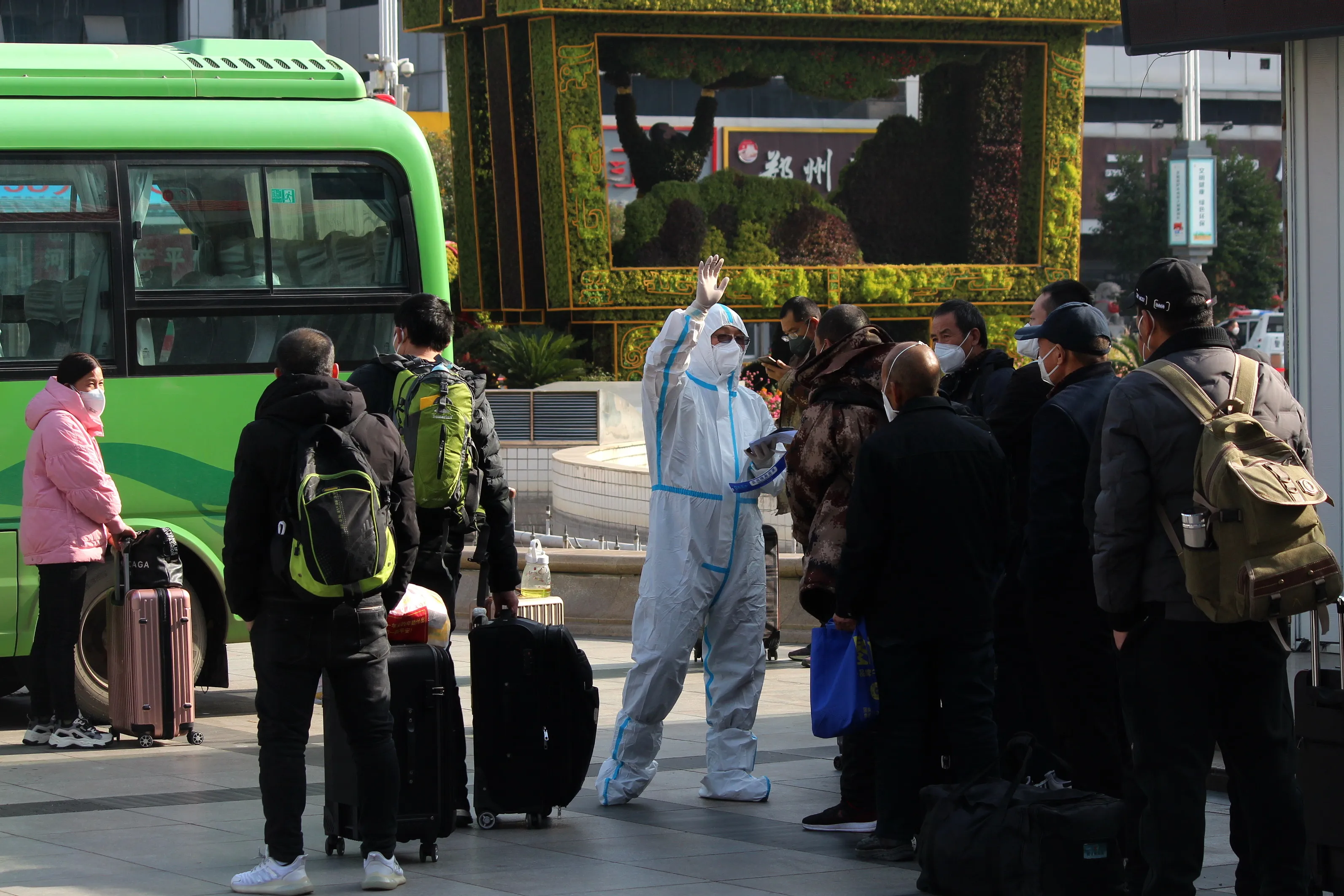 Travelers at Zhengzhou’s railway station during the recent lockdown.