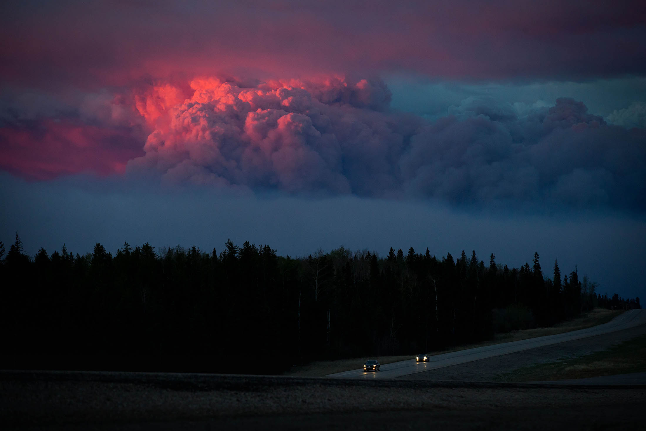 カナダの山火事 延焼止まらず避難者増える オイルサンド産業も被害 Bloomberg