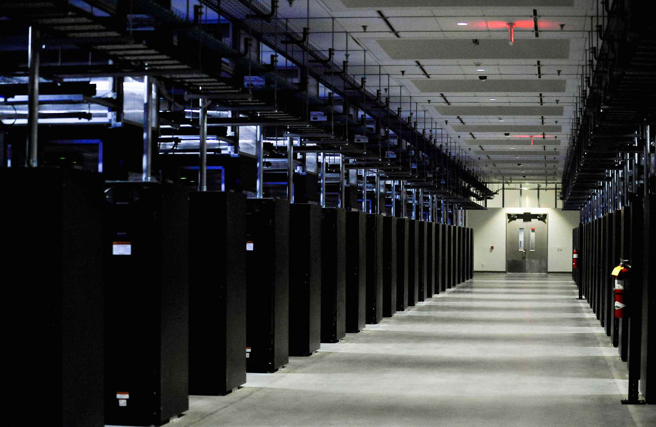 facebook-won-t-hire-you-for-its-data-center-bloomberg