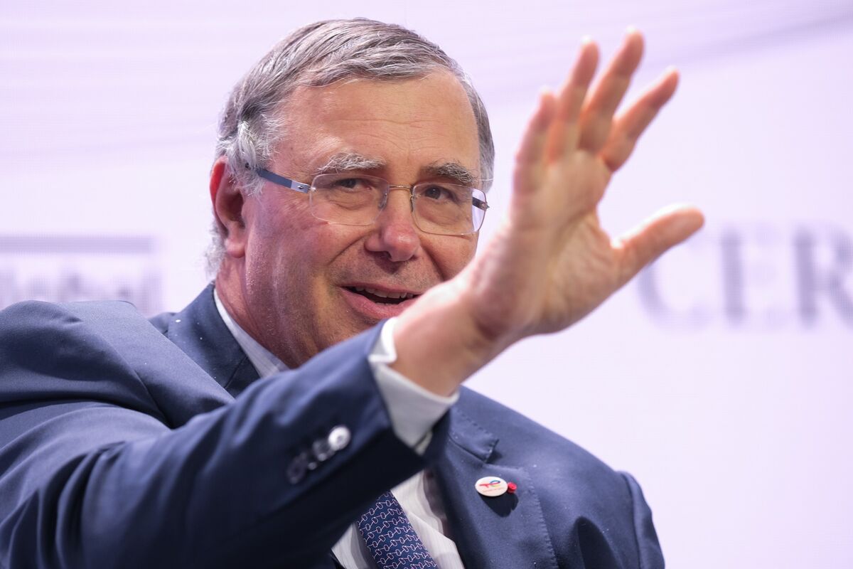 bloomberg.com - Francois de Beaupuy - Total CEO Sees Mideast Producers Desperate to Sell Oil Stocks
