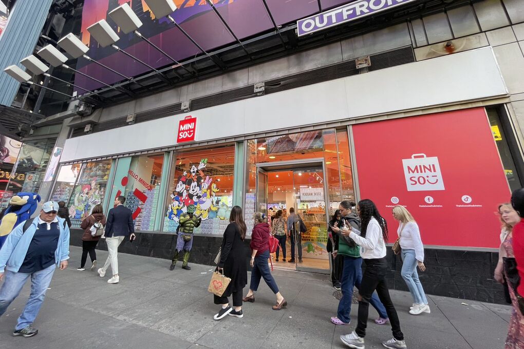 China Budget Retailer Miniso Opens Times Square Store Bloomberg