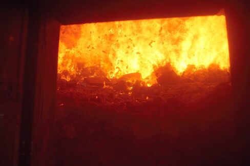 Honolulu's municipal solid waste is combusted at 2,000 degrees Fahrenheit at the Covanta HPower Energy-from-Waste Facility. The facility generates enough clean energy from waste to power approximately 10% of the island of Oahu. Source: Covanta Honolulu via Bloomberg