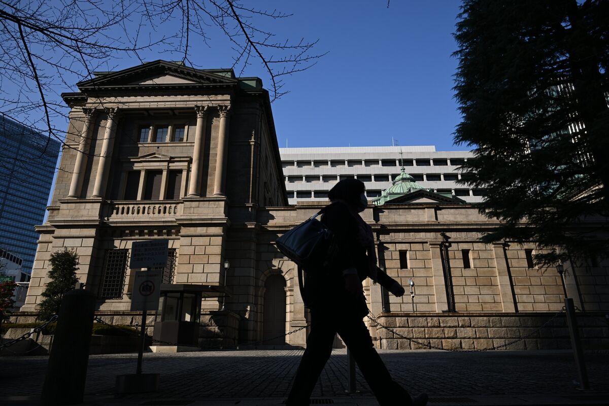 BOJ’s Unrealized Gains From ETFs Surge Before Offloading Begins