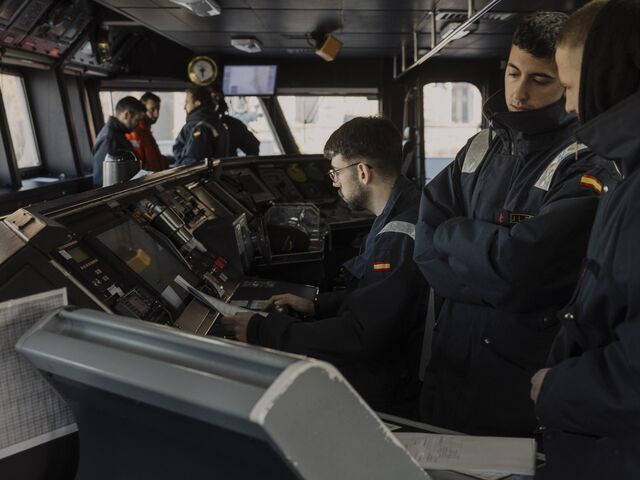 The command bridge of the Spanish Navy’s Almirante Juan de Borbon (F102) during NATO’s “Arctic Dolphin” anti-submarine warfare exercise.
