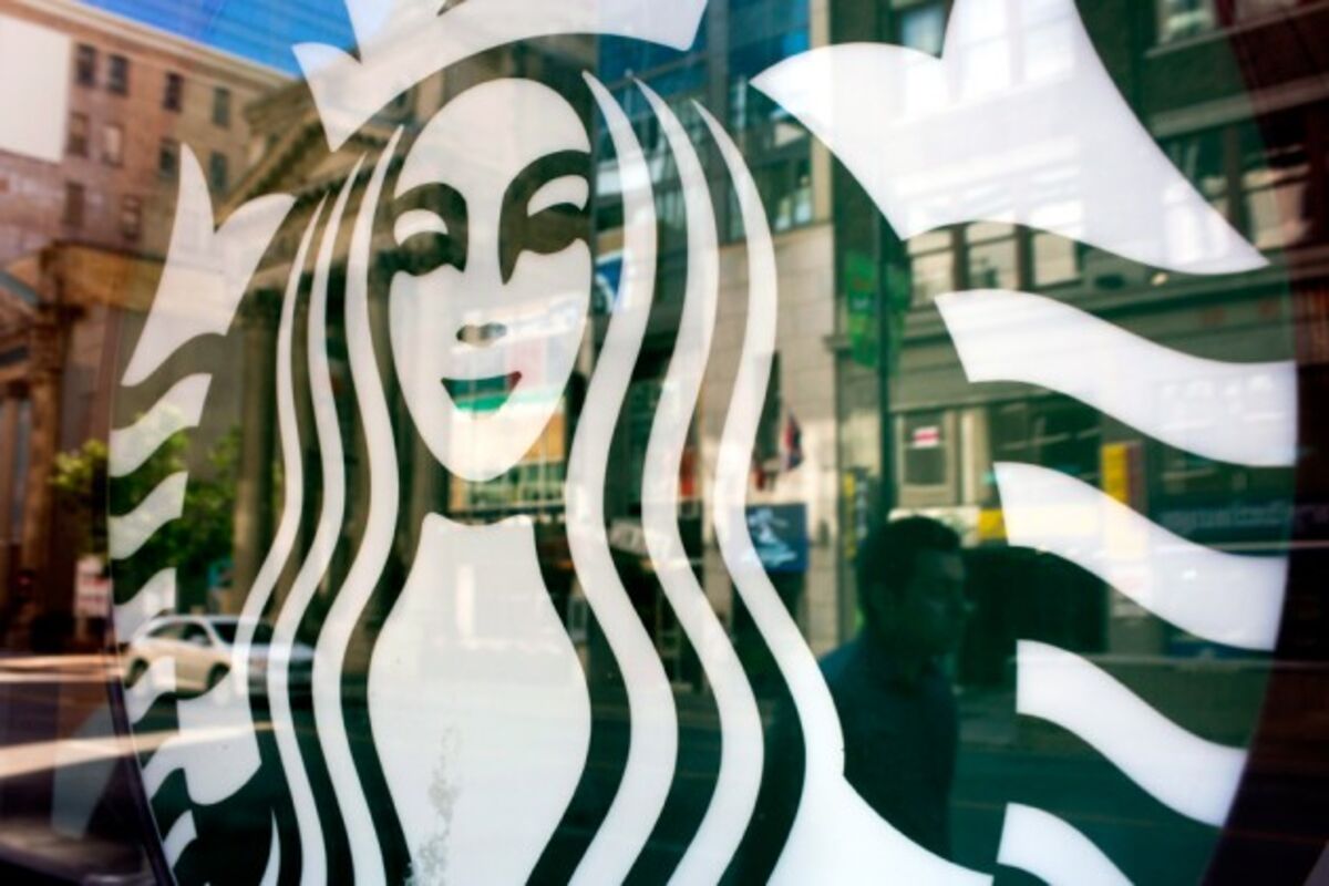 Starbucks Embraces the Drive-Thru - Bloomberg