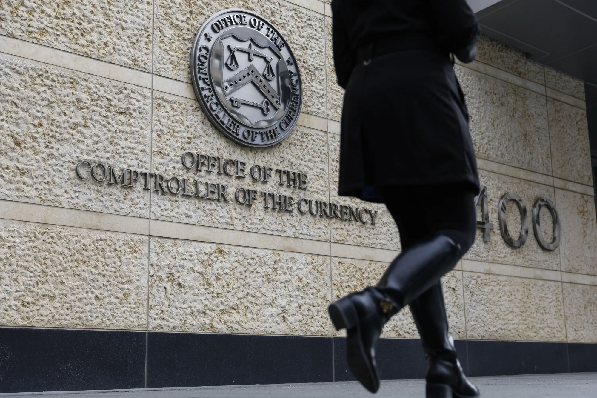 Debanking Crackdown Creates Banking Compliance Moat | E-Commerce Sellers Face New Documentation Requirements