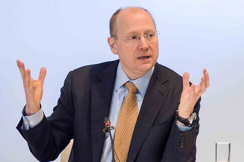 Peugeot CEO Philippe Varin & GM Vice Chairman Steve Girsky News Conference