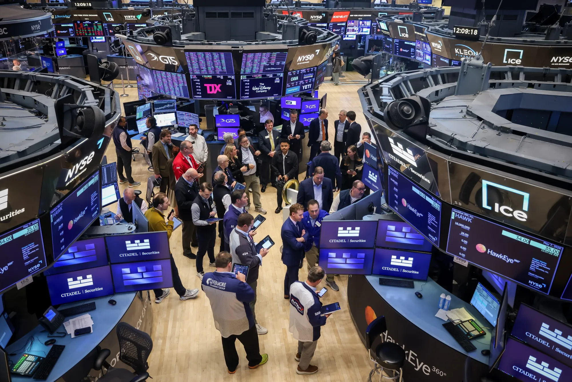 Operadores en el piso de la NYSE.