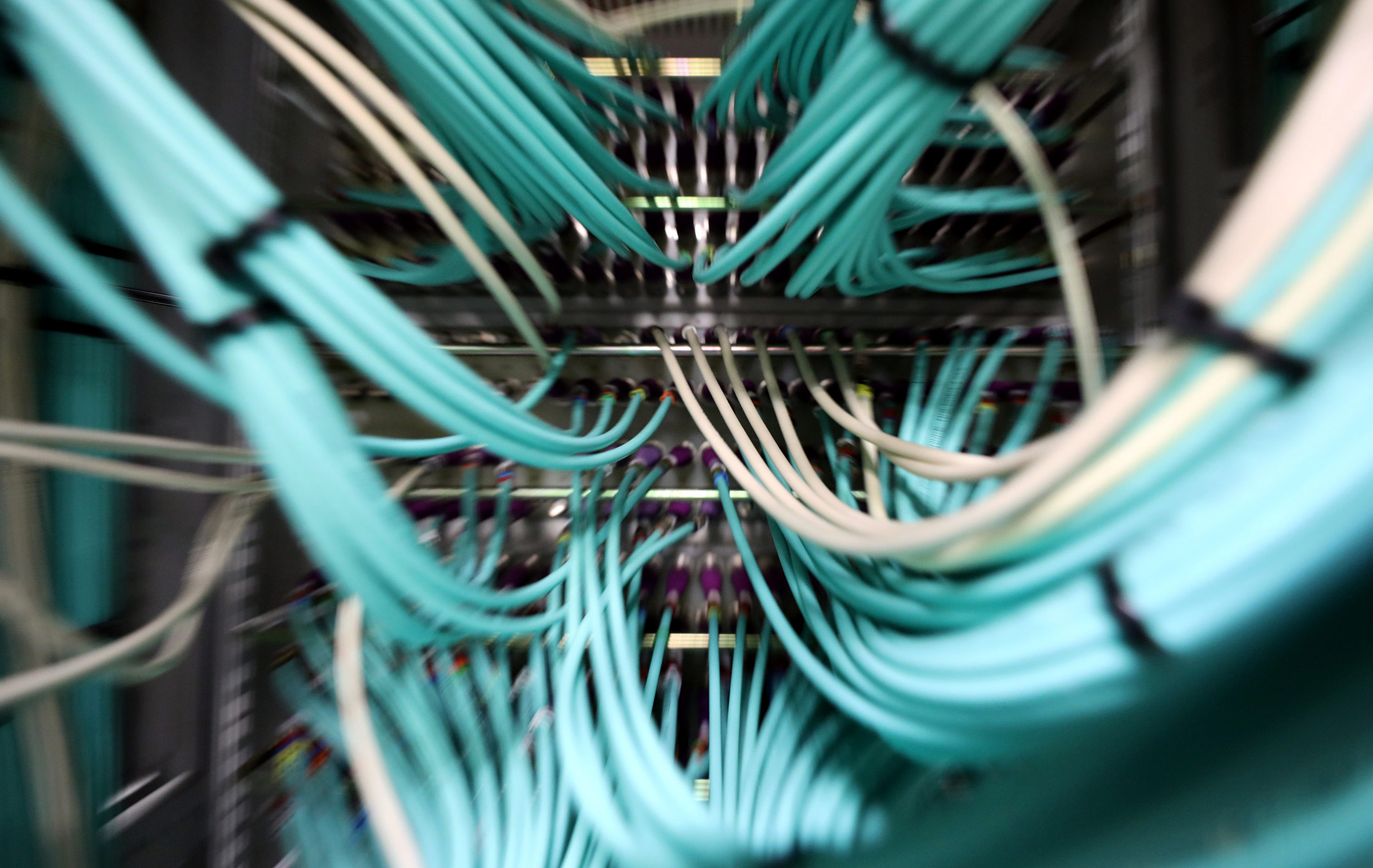 ダウ平均 急落させたのは誰だ 浮かび上がる機械犯人説 Bloomberg