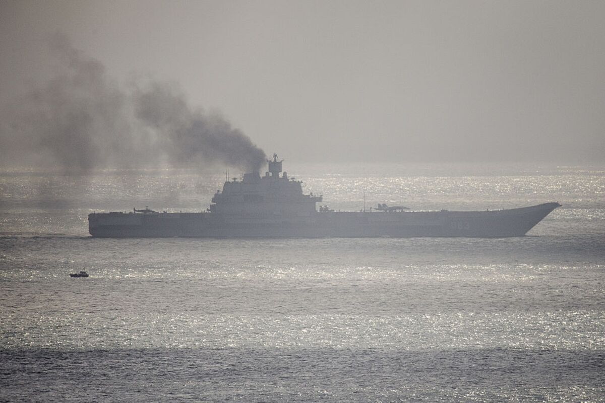 Где адмирал дым. Где адмирал дым. Russian aircraft carrier admiral kuznetsov. Где адмирал дым. Смоук адмирал блокс фрутс.