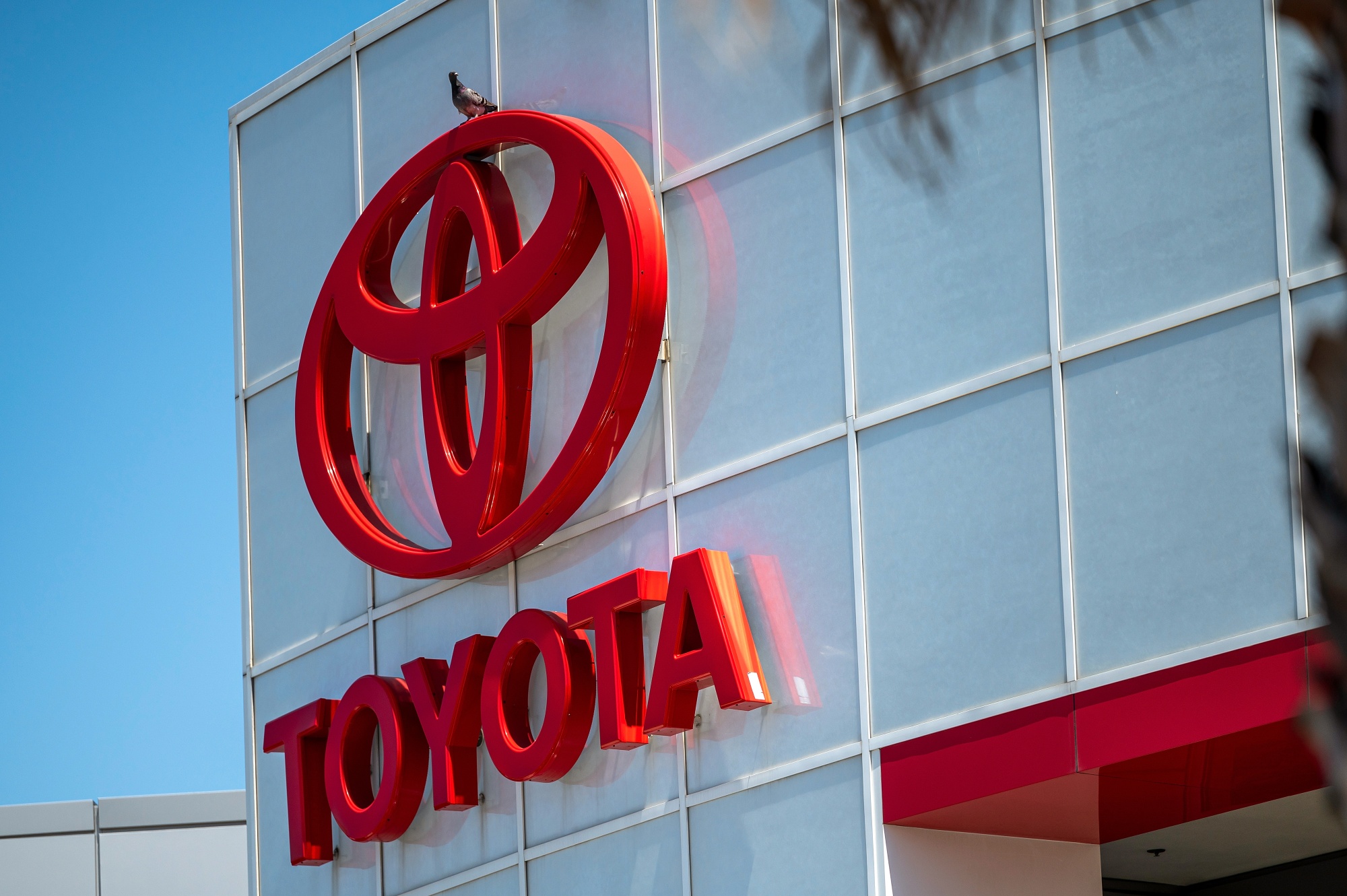 Elliott Intensifies Standoff Over Toyota Industries Buyout