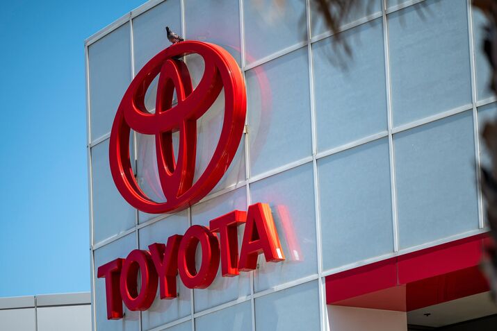 Elliott Intensifies Standoff Over Toyota Industries Buyout