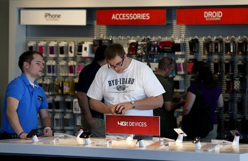 Verizon Profit Tops Estimates on Gains in Contract Subscribers