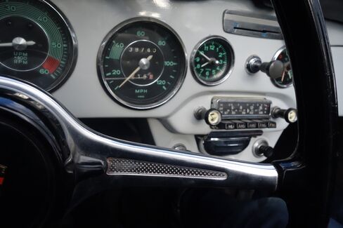 The car comes with the customized radio Joplin installed.