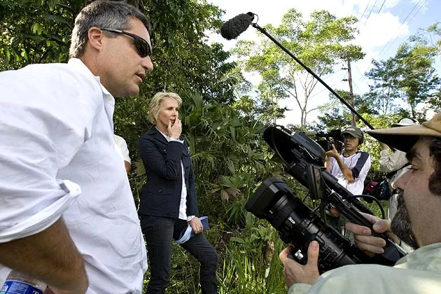 A still from the documentary Crude, with Steven Donziger (left) and Rainforest Foundation co-founder Trudie Styler