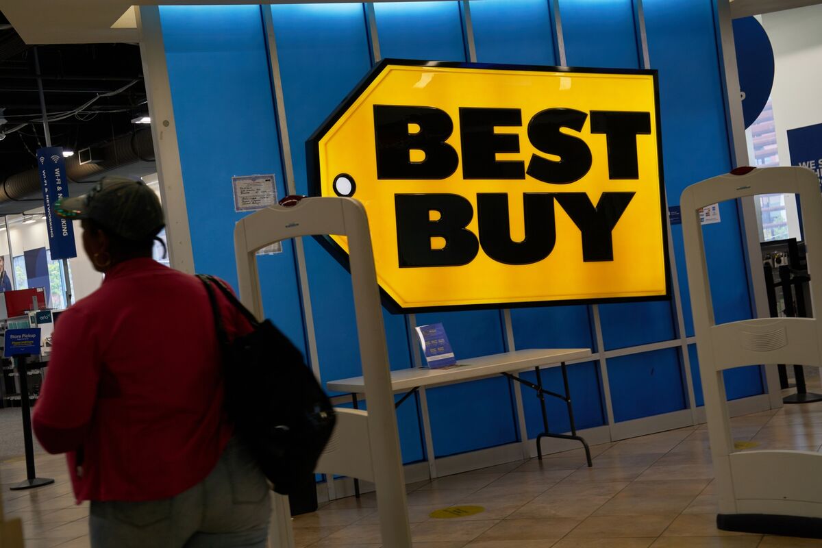 Best Buy, Chipotle, Carnival Downplay DEI Executive Pay Goals - Bloomberg