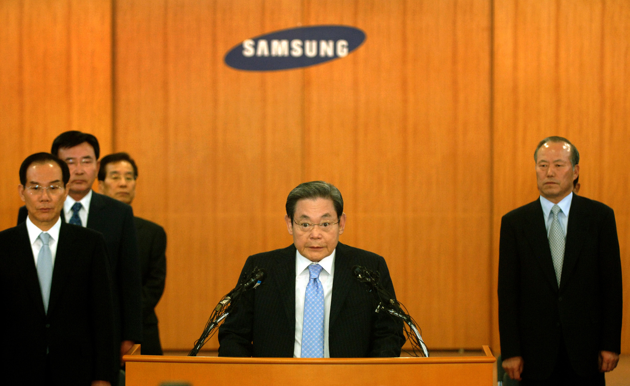 Lee Kun-hee, Korean Icon Who Transformed Samsung, Dies at 78 - Bloomberg