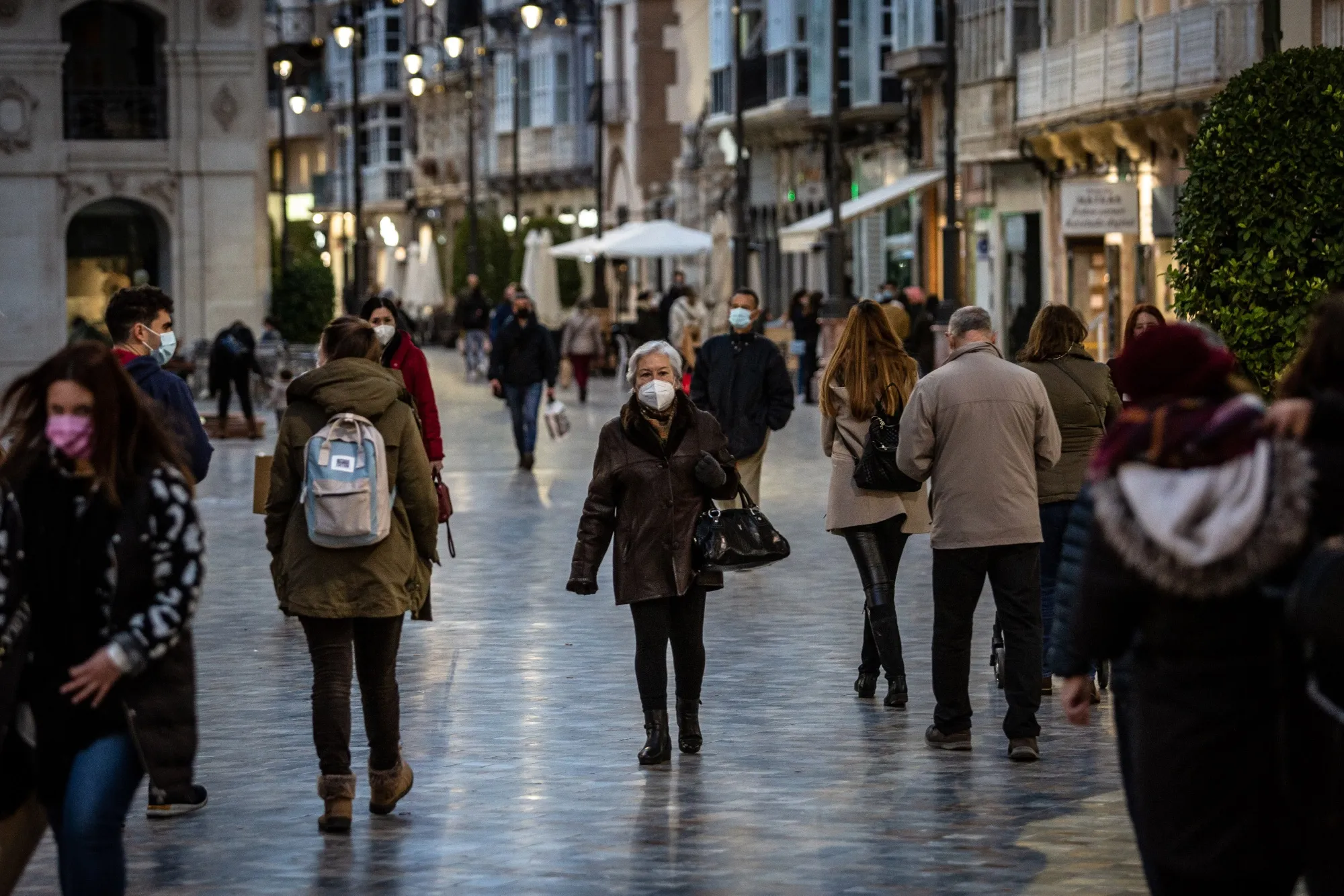 Shoppers&nbsp;on Calle Mayor in Cartagena, Spain, on&nbsp;Jan. 28.