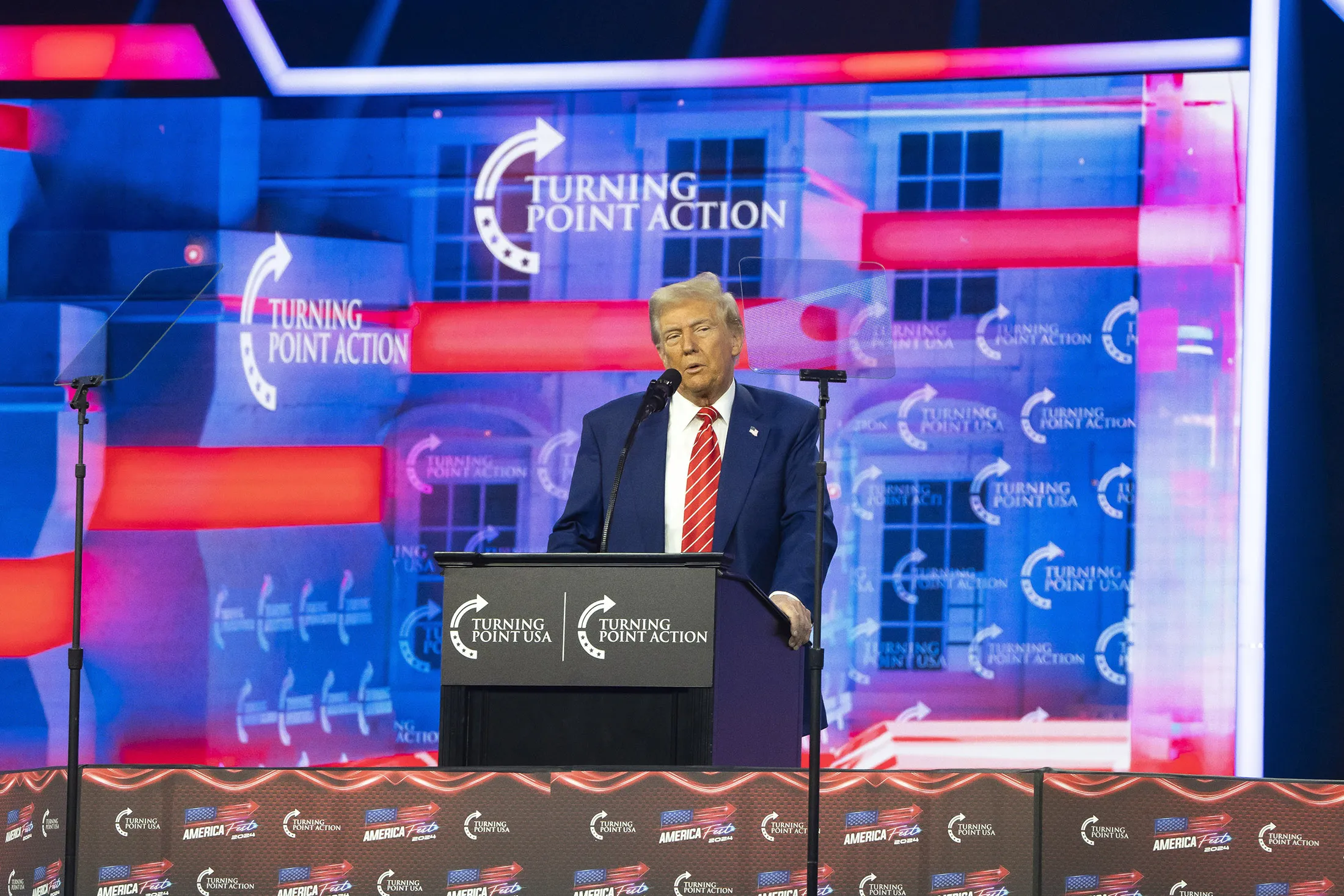 トランプ氏の言動、就任前から世界に波紋－関税やウクライナ問題など - Bloomberg