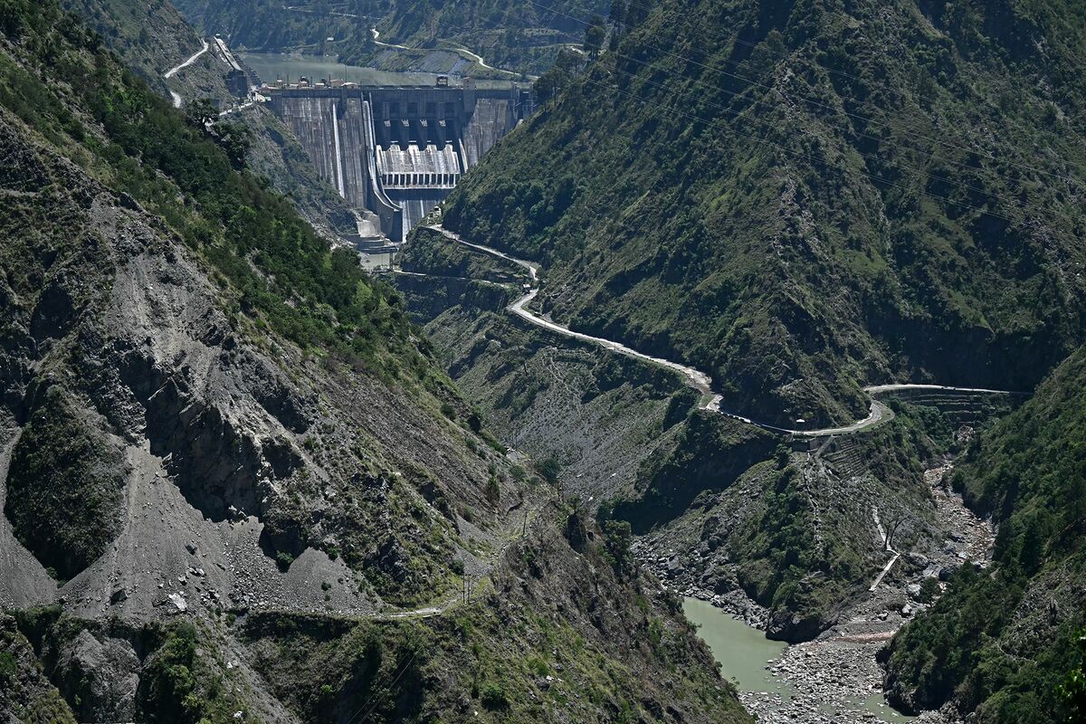 bloomberg.com - Rajesh Kumar Singh - El Ni&ntilde;o Dry Spell Hits India's Hydropower Output Straining Grid