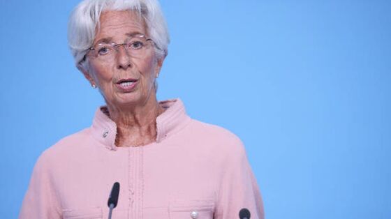 Lagarde Says Efforts to Promote Women Not Going Far Enough