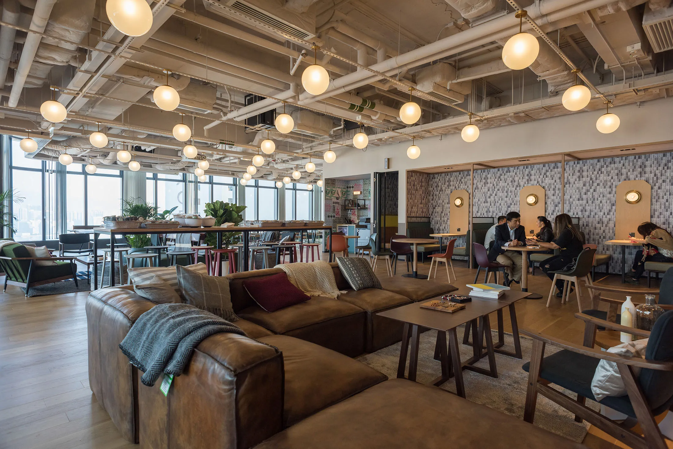 1502338170_wework hong kong 3
