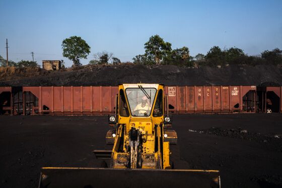 Coal Giant’s $5 Billion Wage Bill Set to Rise Amid Rocky Outlook