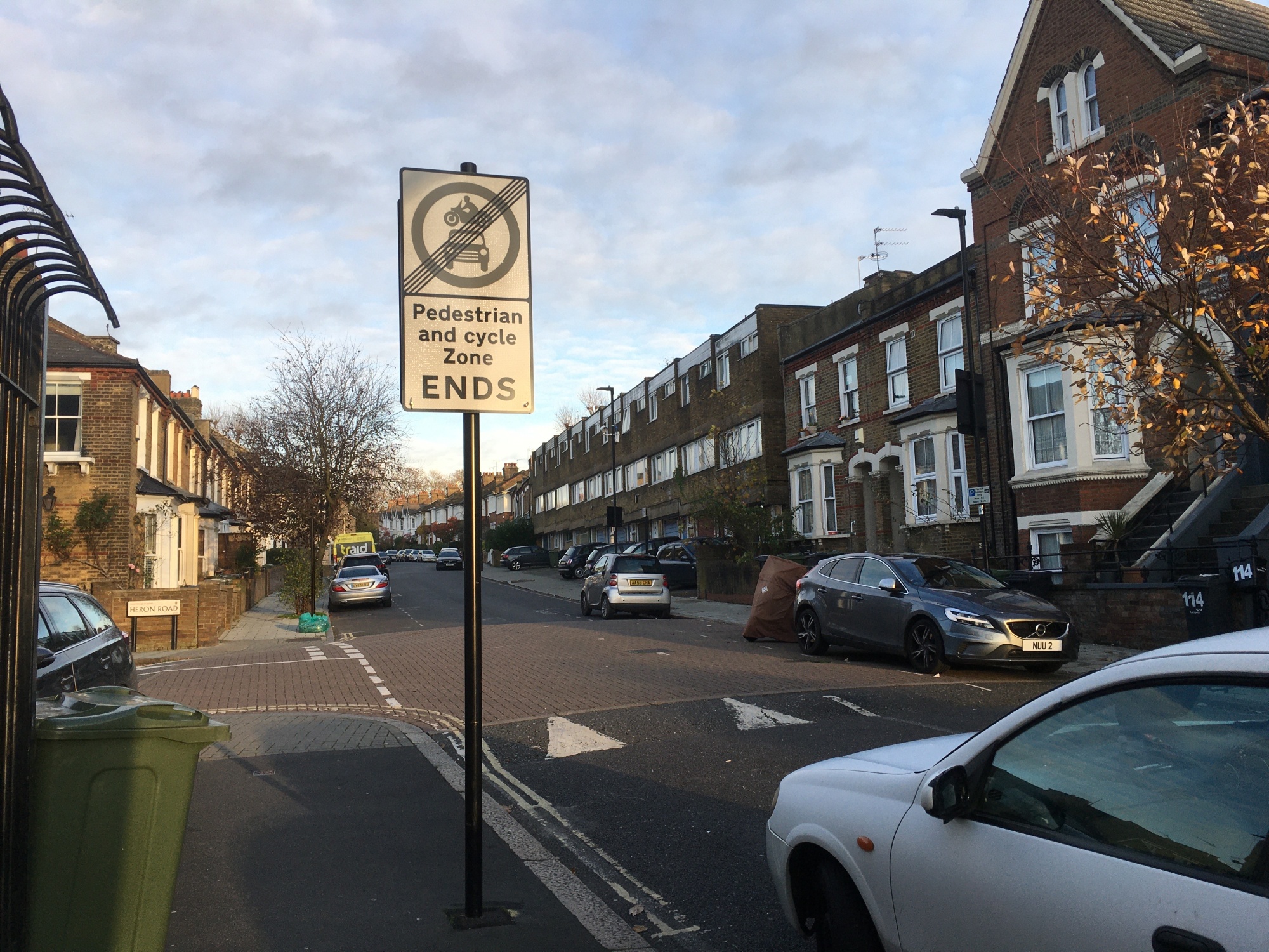 Blocking car traffic&nbsp;inside school zones has proved to be an effective way of encouraging more kids to walk or bike in London neighborhoods.&nbsp;