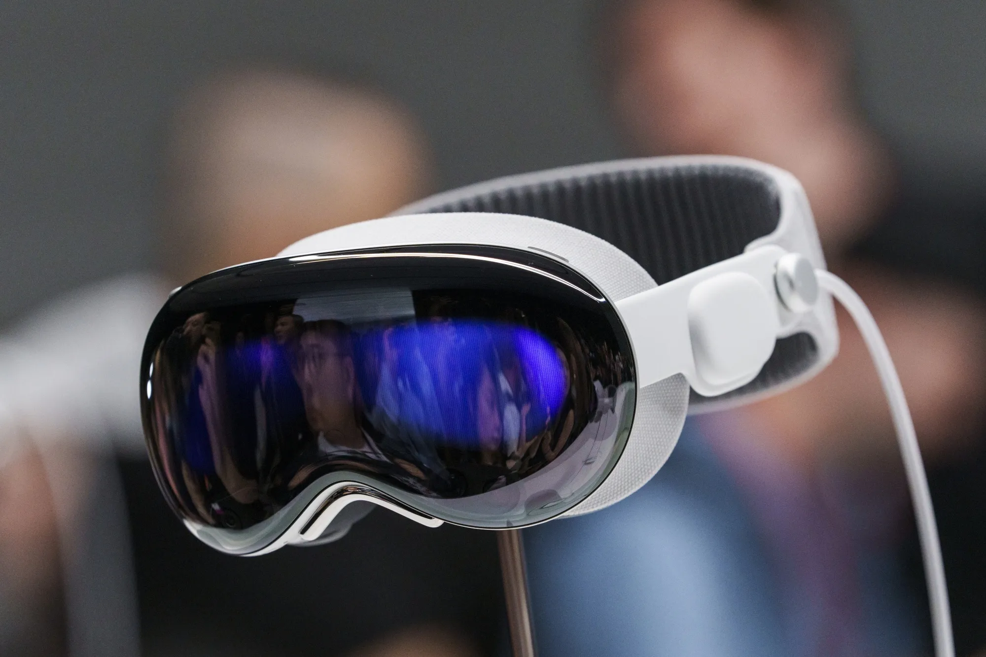 アップル「Vision Pro」、成長分野は手術や訓練－職場で活用も想定