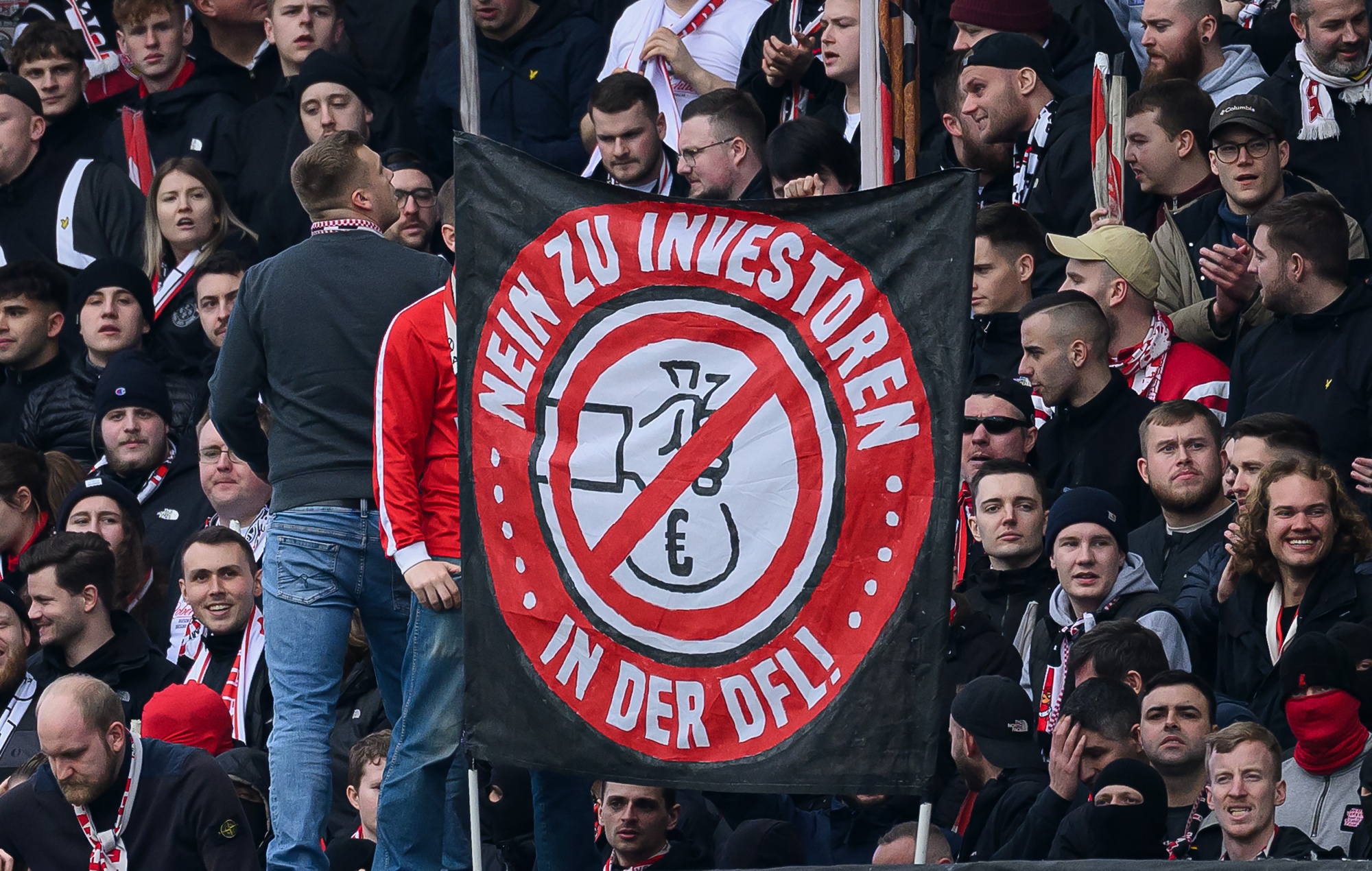 Protests by German football <b>fans</b> helped killed a media-right deal. 