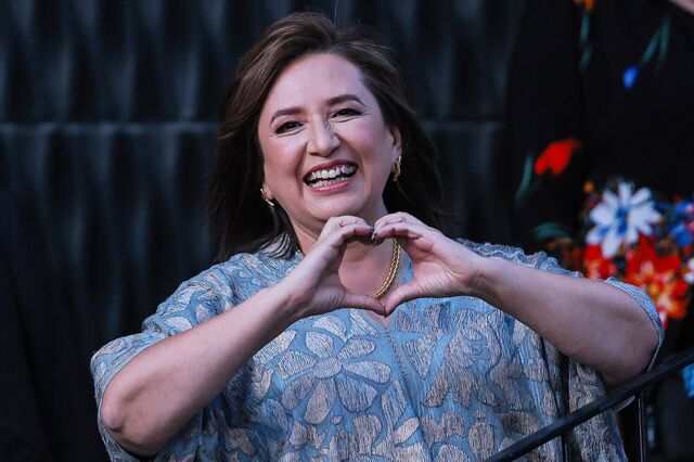 Xóchitl Gálvez gestures during the second presidential debate at Estudios Churubusco in Mexico City on April 28.