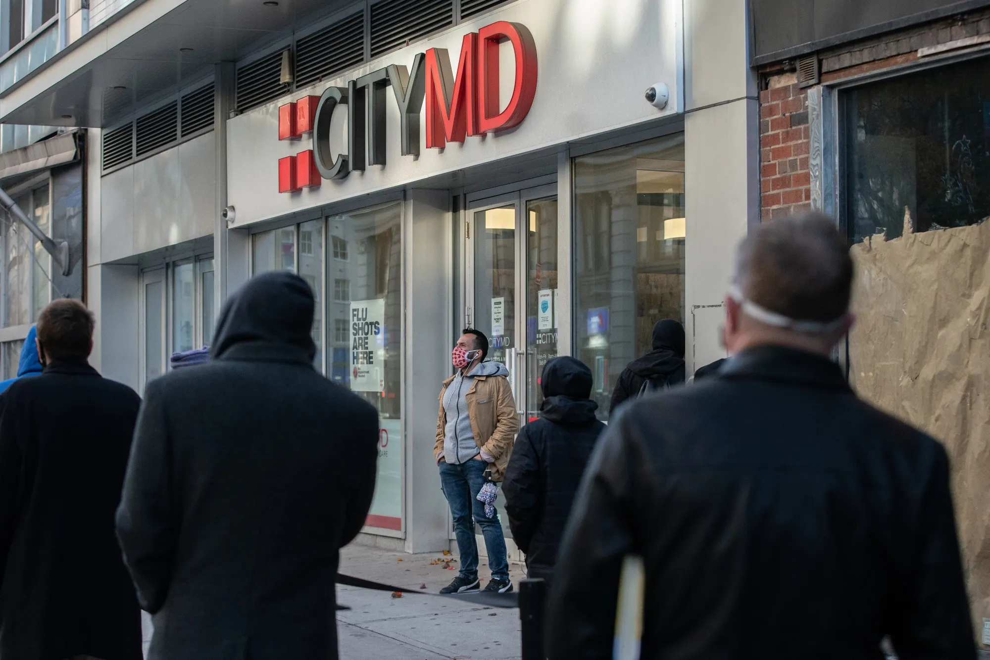 Covid Test Crunch Means Hours-Long Waits Before Thanksgiving 