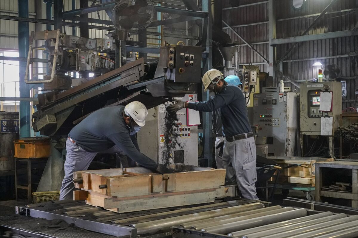 Japan’s Manufacturer Mood Improves, Supporting BOJ’s Rate Stance