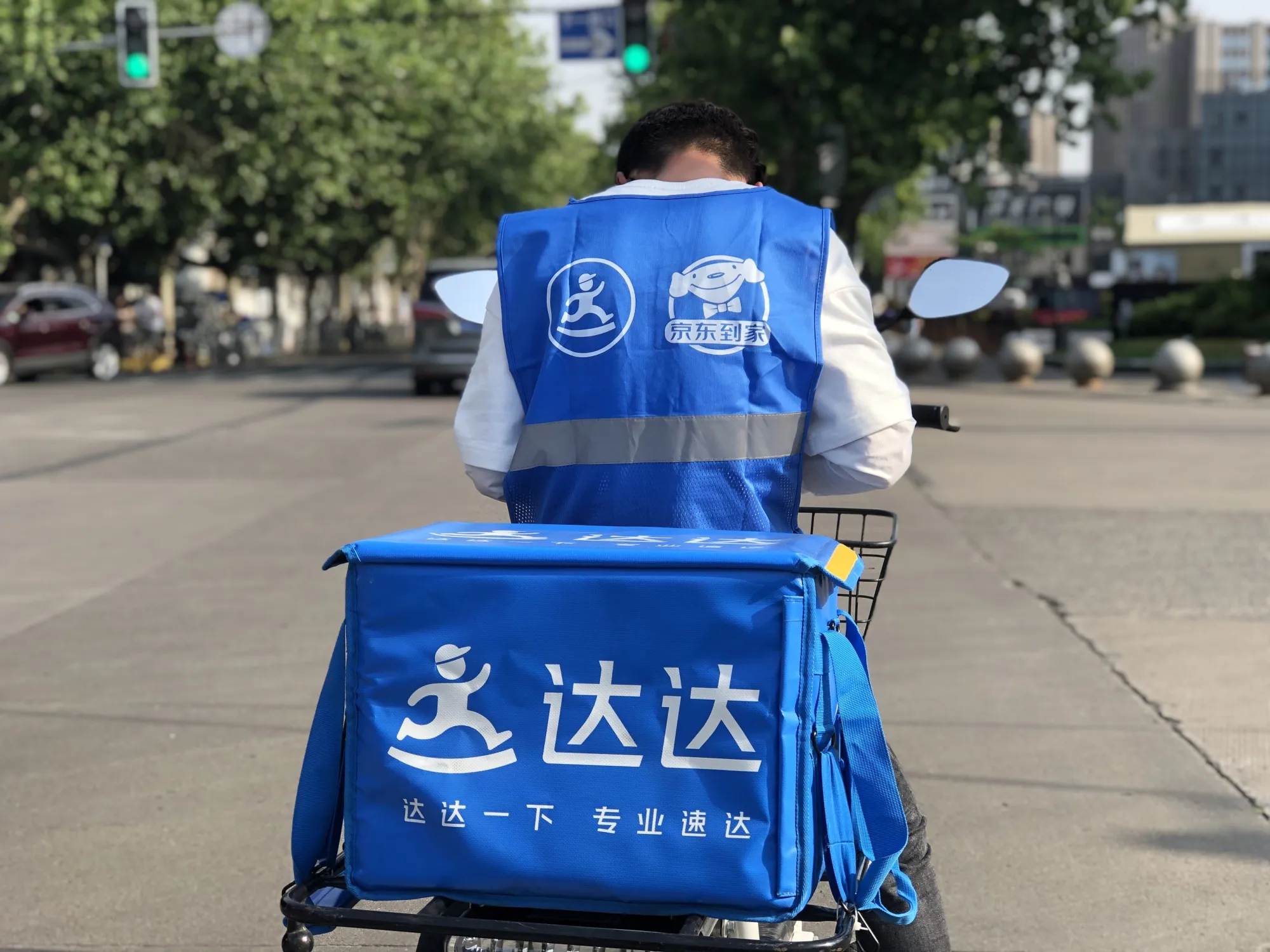 A Dada Nexus delivery driver in Shanghai.