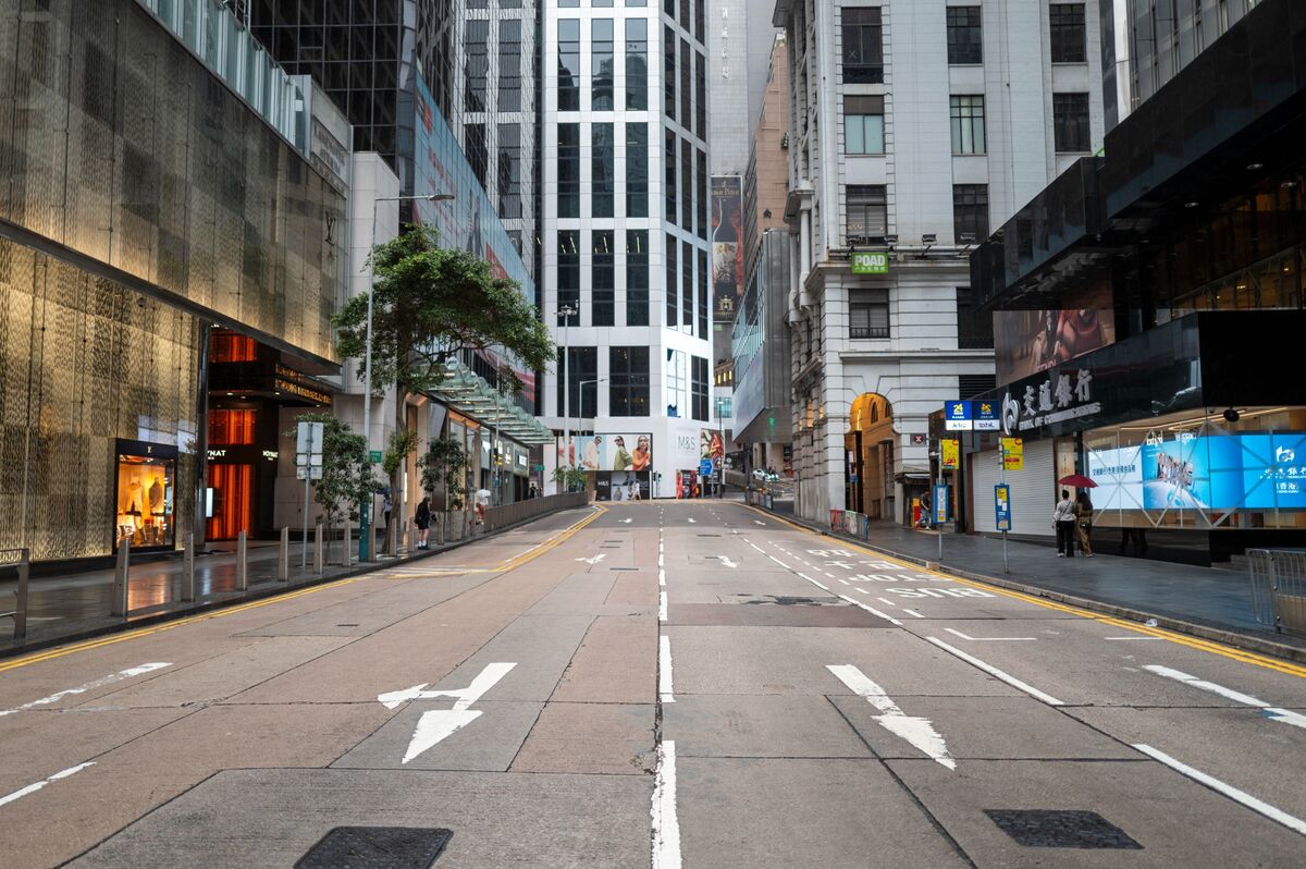 Hong Kong Bankers Pack Luxury Hotels Near Offices for Typhoon Trading