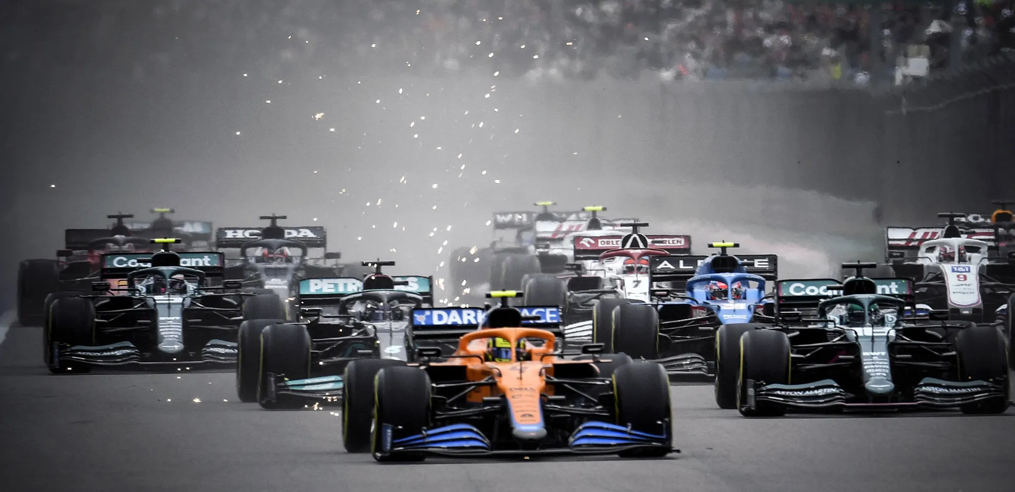 Drivers take the start of the Formula One Russian Grand Prix at the Sochi Autodrom circuit in Sochi on September 26, 2021. (Photo by Alexander NEMENOV / AFP) (Photo by ALEXANDER NEMENOV/AFP via Getty Images)