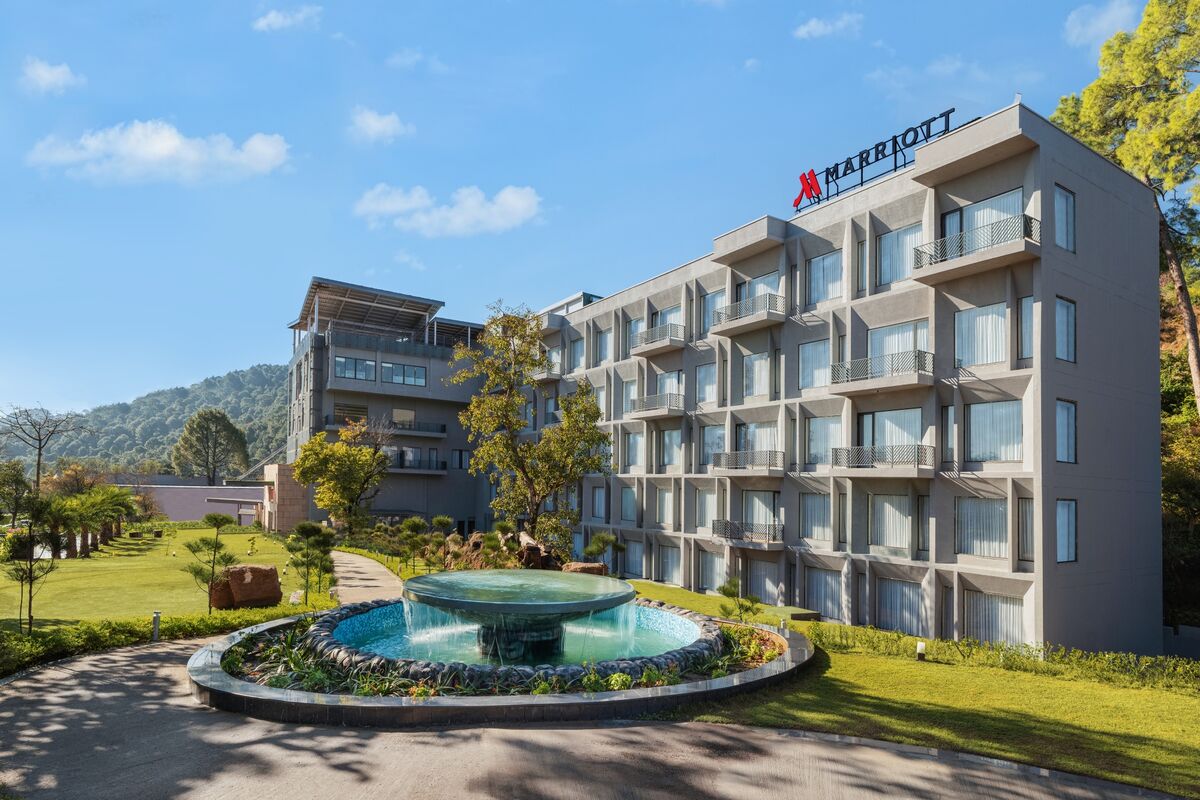 bloomberg.com - K Oanh Ha - Hotel Giants Bet India's Local Travel Boom Can Defy Slowdown