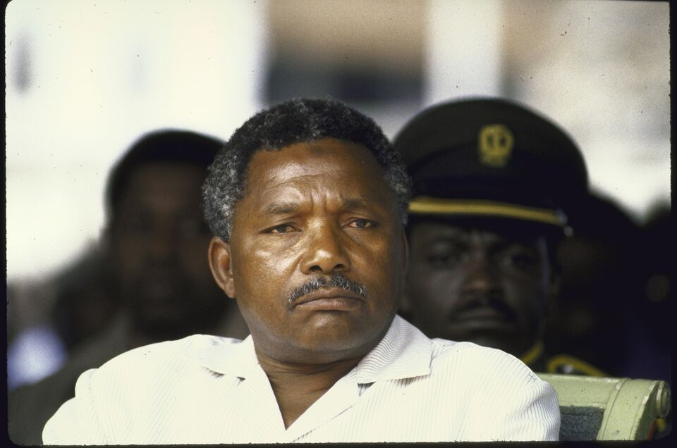 Ali Hassan Mwinyi, Former Tanzanian President, Dies At 98 - Bloomberg