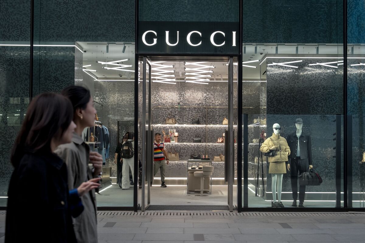 European Stocks Fall as China Woes Hit Volvo Car, Gucci