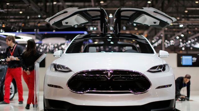 How Does Tesla’s ‘Ludicrous Mode’ Stack Up Against Bugatti, Lamborghini?