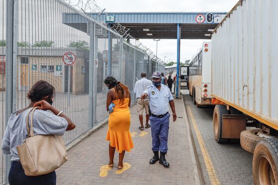 South Africa’s Busiest Border Closes After Week of Covid Chaos