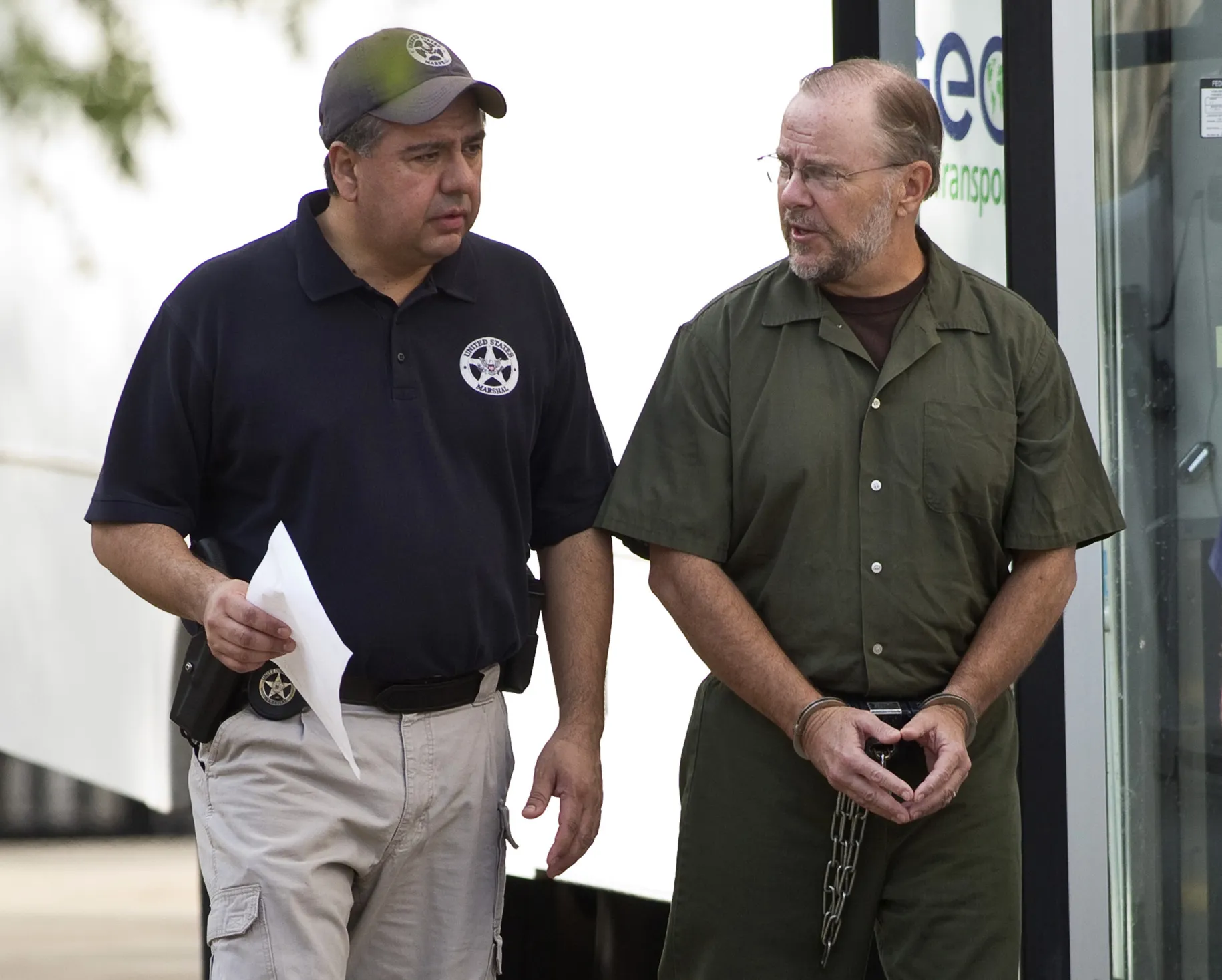 Jeffrey Skilling speaks with a U.S. Marshal as he arrives to court in Houston, Texas in 2013.&nbsp;