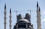 A residential tower being built behind the Mimar Sinan mosque in Ataşehir in 2012.