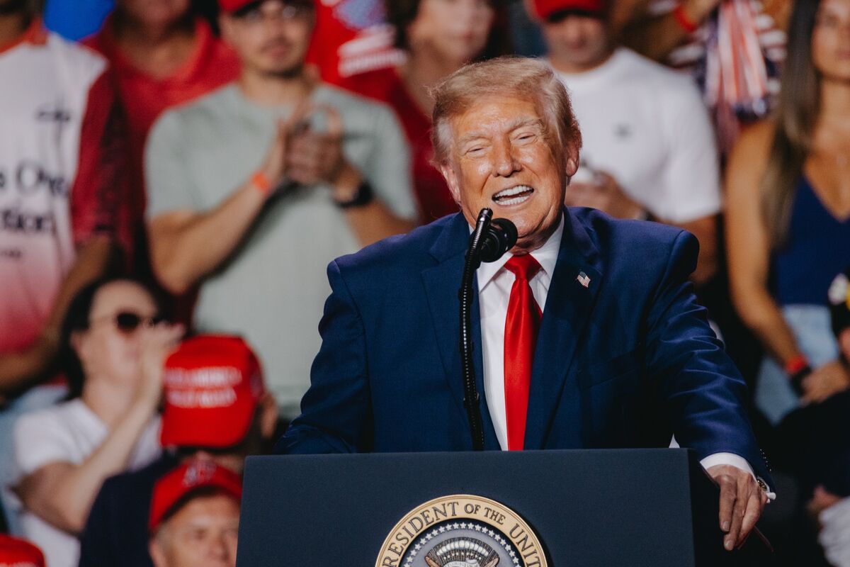Trump’s Latest Trades Include Stakes in Meta and SpaceX Debt